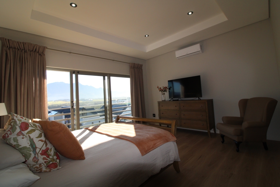 4 Bedroom Property for Sale in Kingswood Golf Estate Western Cape
